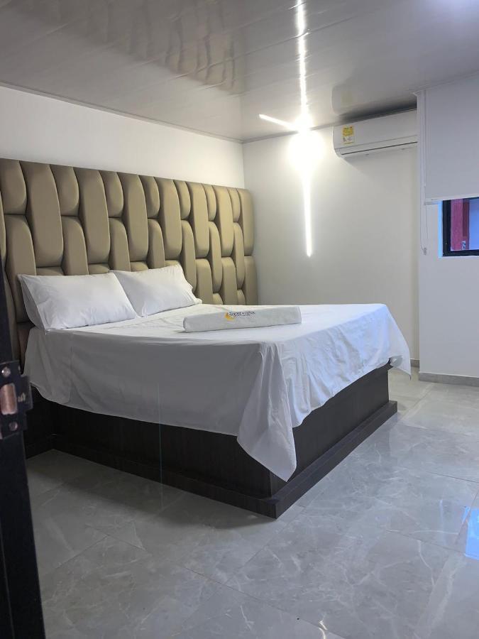Ayenda Apartahotel Noche De Luna Кали Екстериор снимка